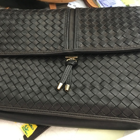 Beautiful woven leather Italian shoulder bag - Picture 1 of 7